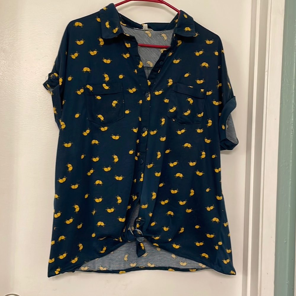 Eden & Olivia XL tie-front lemon top